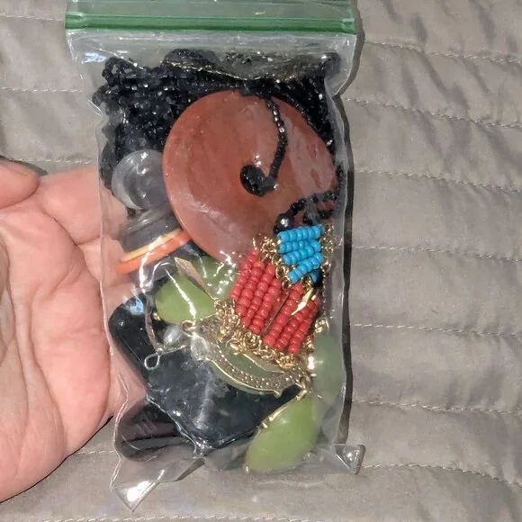 KF $3 with Bundle ~ Jewelry Findings Grab Bag 471 - Picture 1 of 8